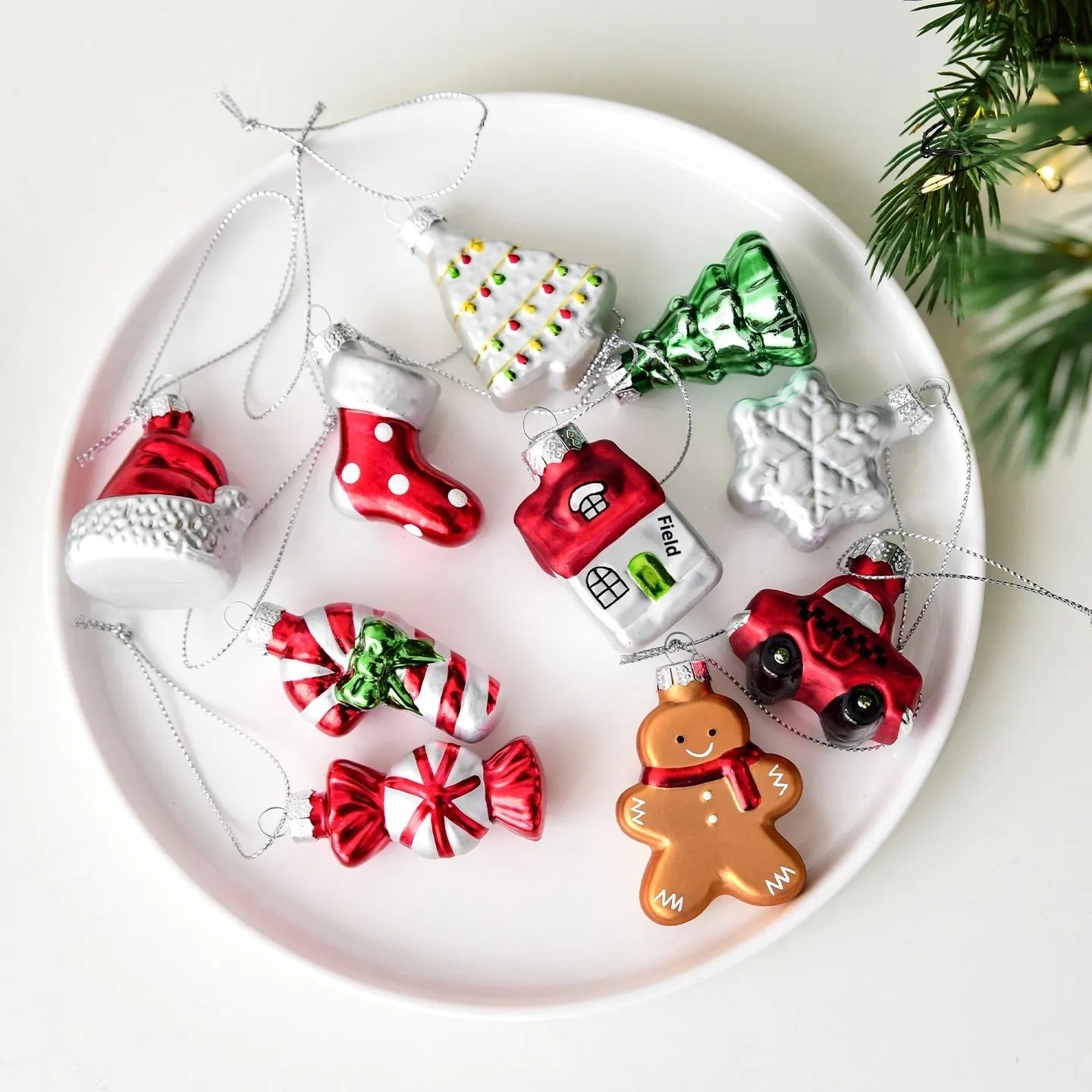 Glass snowman hanging ornament for Christmas tree with national style and modern simple design