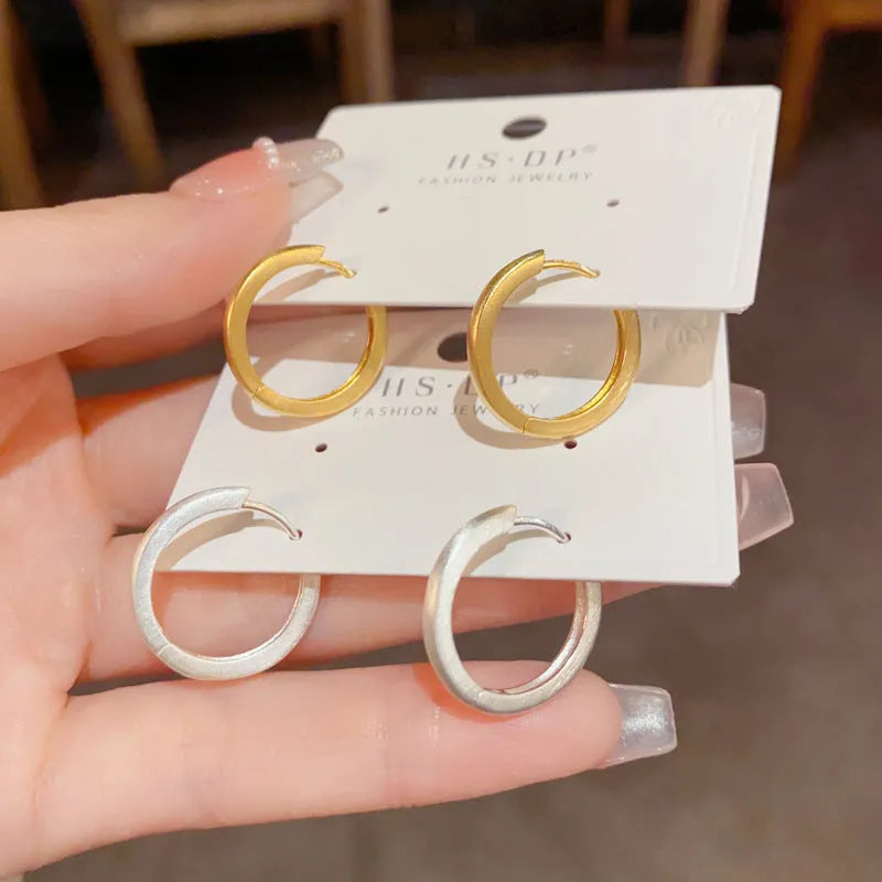 Geometric circle ear clips for women in gold or silver colour with real gold plating