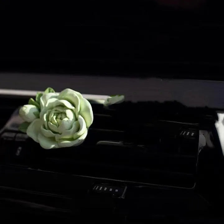 Jasmine solid car perfume clip for air vents with 5ml essential oil in beige white or fresh green