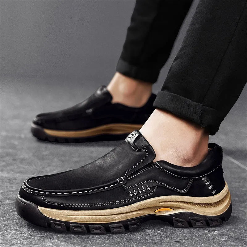 Men's outdoor mountaineering shoes with thick rubber sole and PU leather upper in black