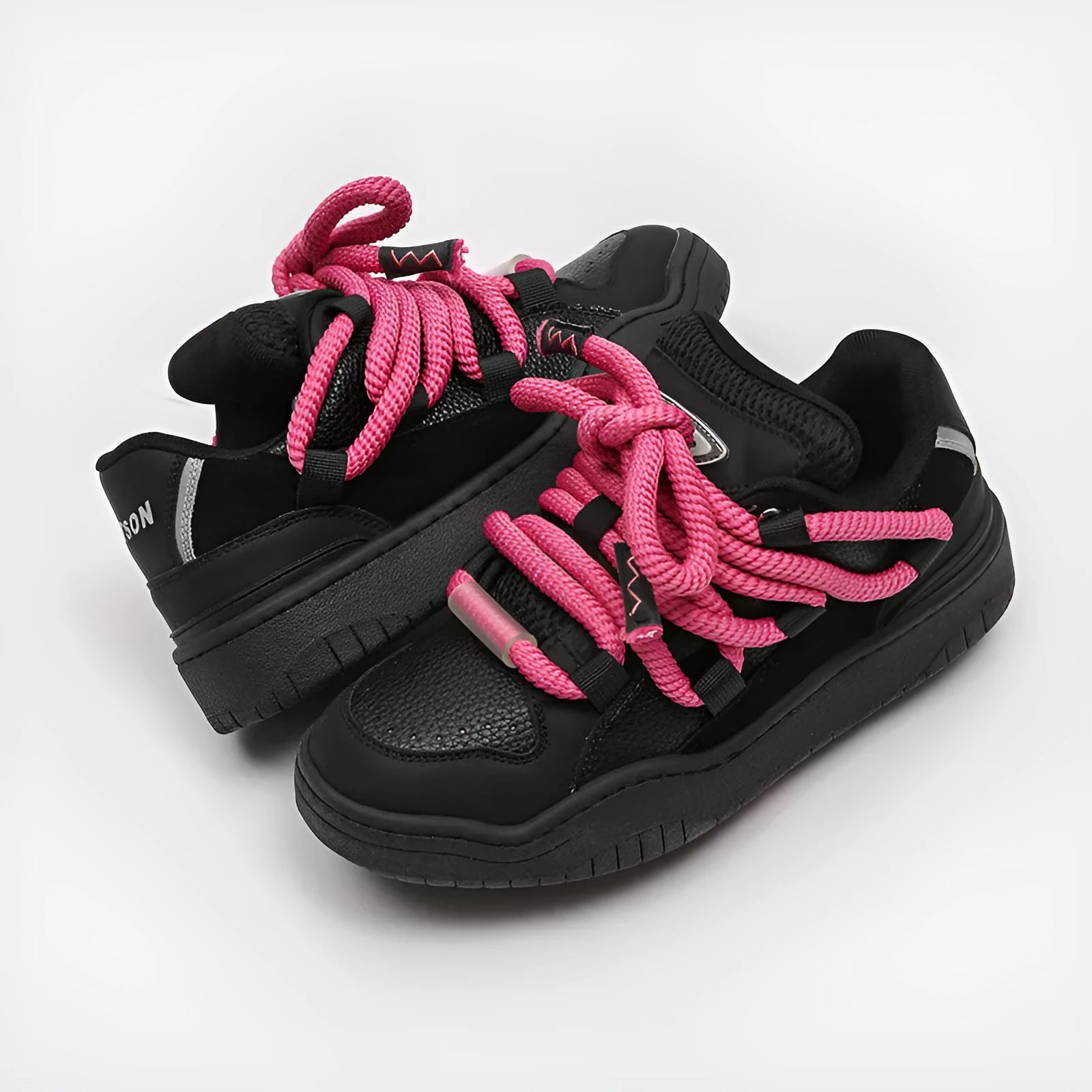 Casual low-top unisex shoes in solid colours with thick flat rubber sole and lace-up front