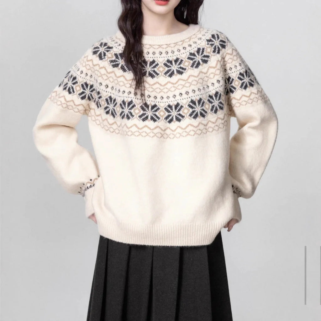 Women's milky white geometric pattern pullover sweater with crew neck and long sleeves