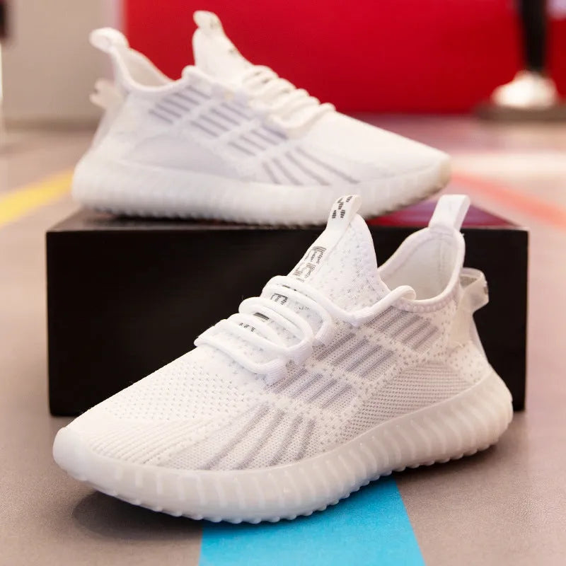 Men's white breathable fabric sports shoes with low-top design and platform heel