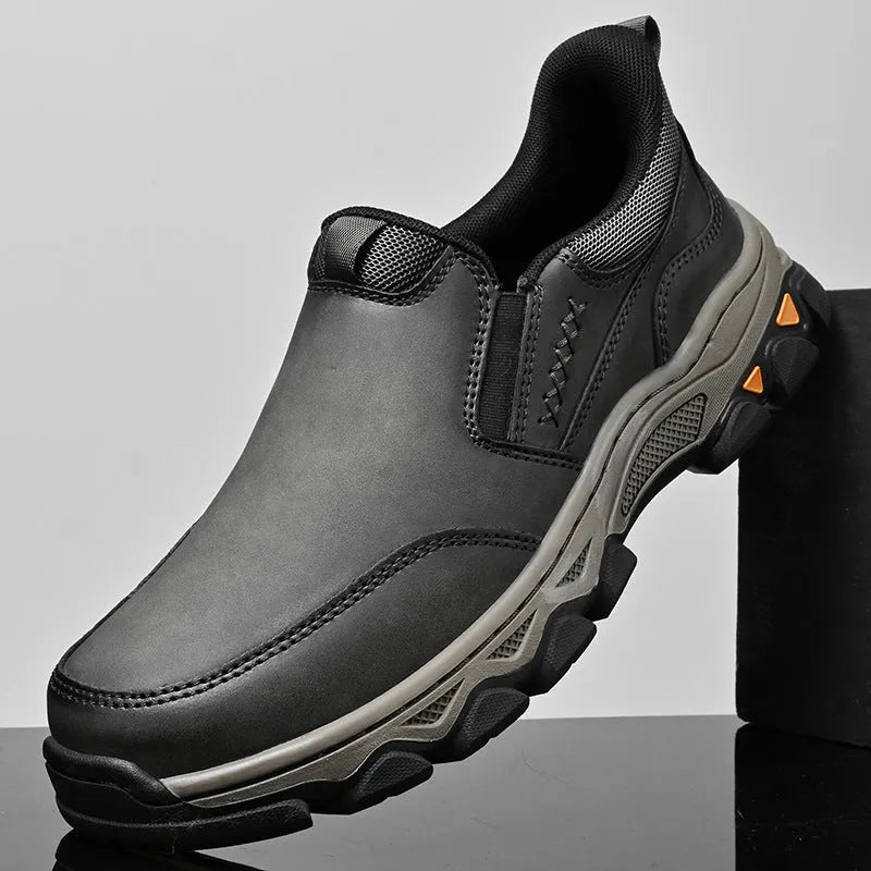 Men's casual leather shoes in black, flat heel, round toe, lace-up, rubber sole, PU upper