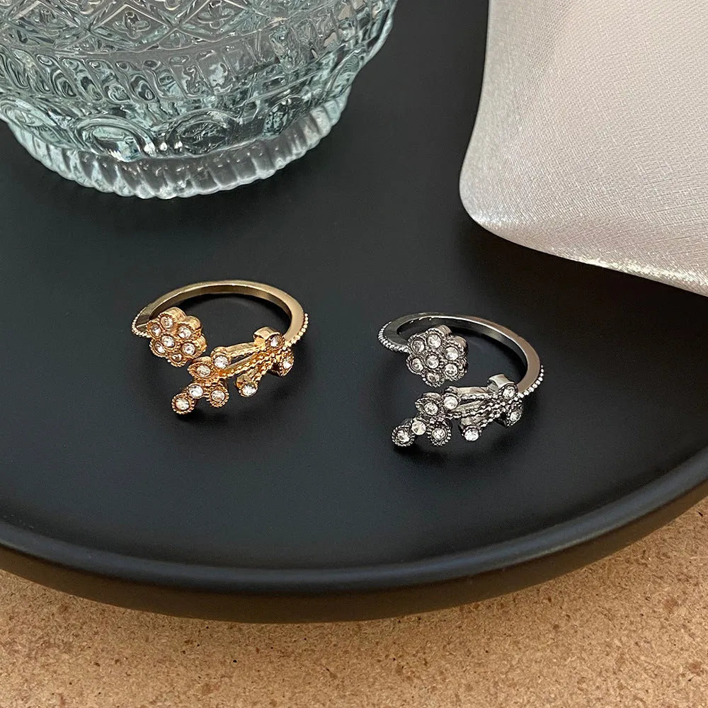 Women's open ring with floral leaf design in gold or white colour on copper