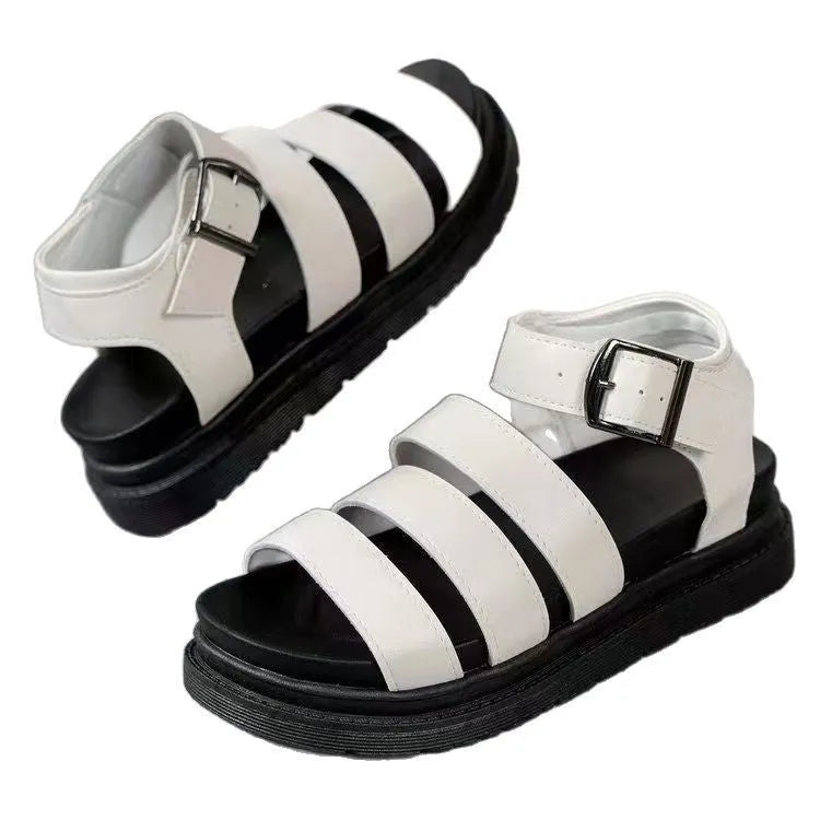 Thick bottom strap buckle round toe outdoor beach sandals in black with PU upper and rubber sole