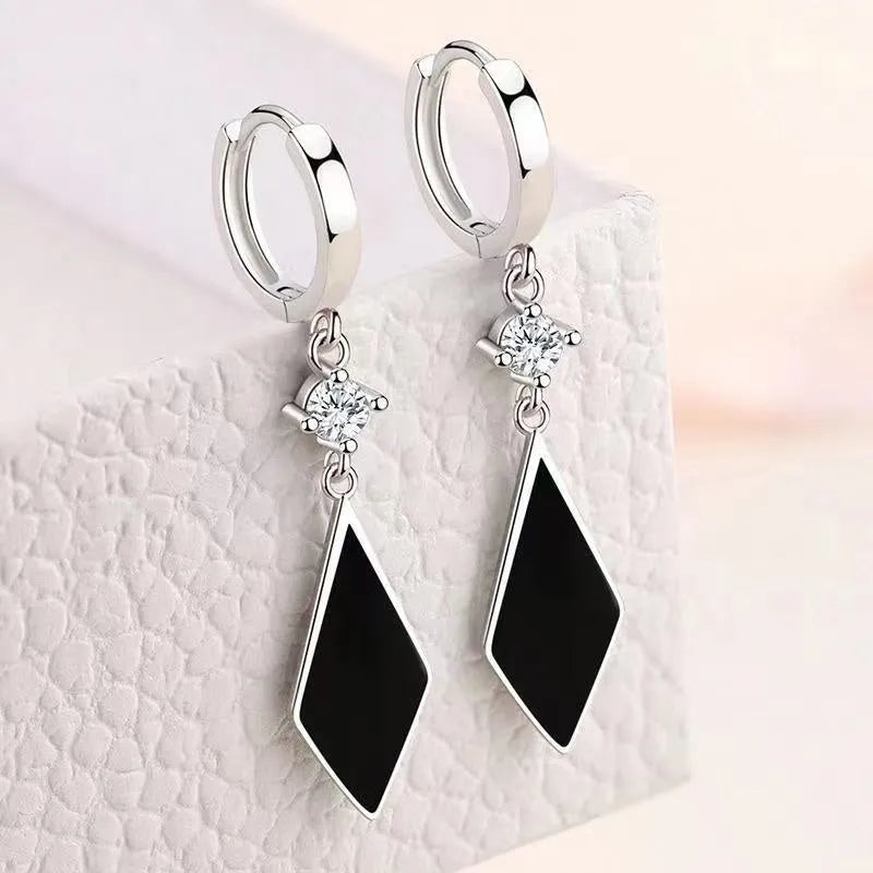 Silver vintage diamond geometric ear clips for women, zinc alloy electroplated earrings.
