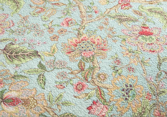 Blue cotton bedspread with American floral and bird pattern, quilted textile measuring 230x250 cm