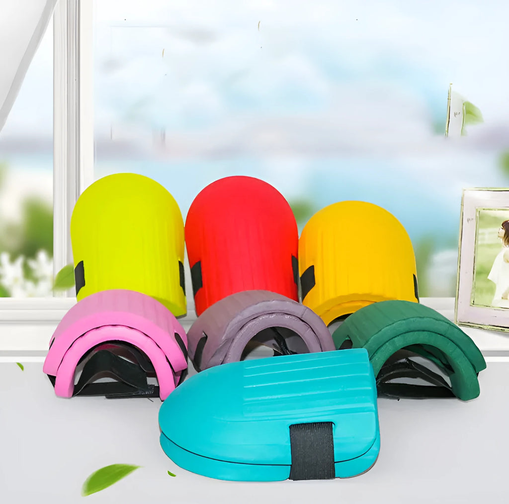 A pair of black EVA foam knee pads for gardening, measuring 19cm by 15cm.