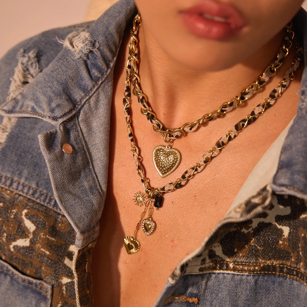 Stainless steel necklace with geometric leopard love pendant on 41-50cm chain, 18K electroplated finish