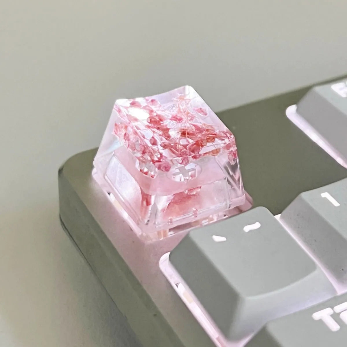 Transparent resin mechanical keyboard keycap with starry sky pattern in four colour options