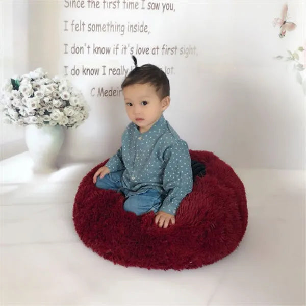 Round long-hairy pet bed in soft plush with 4cm pile, non-slip bottom, suitable for cats and dogs