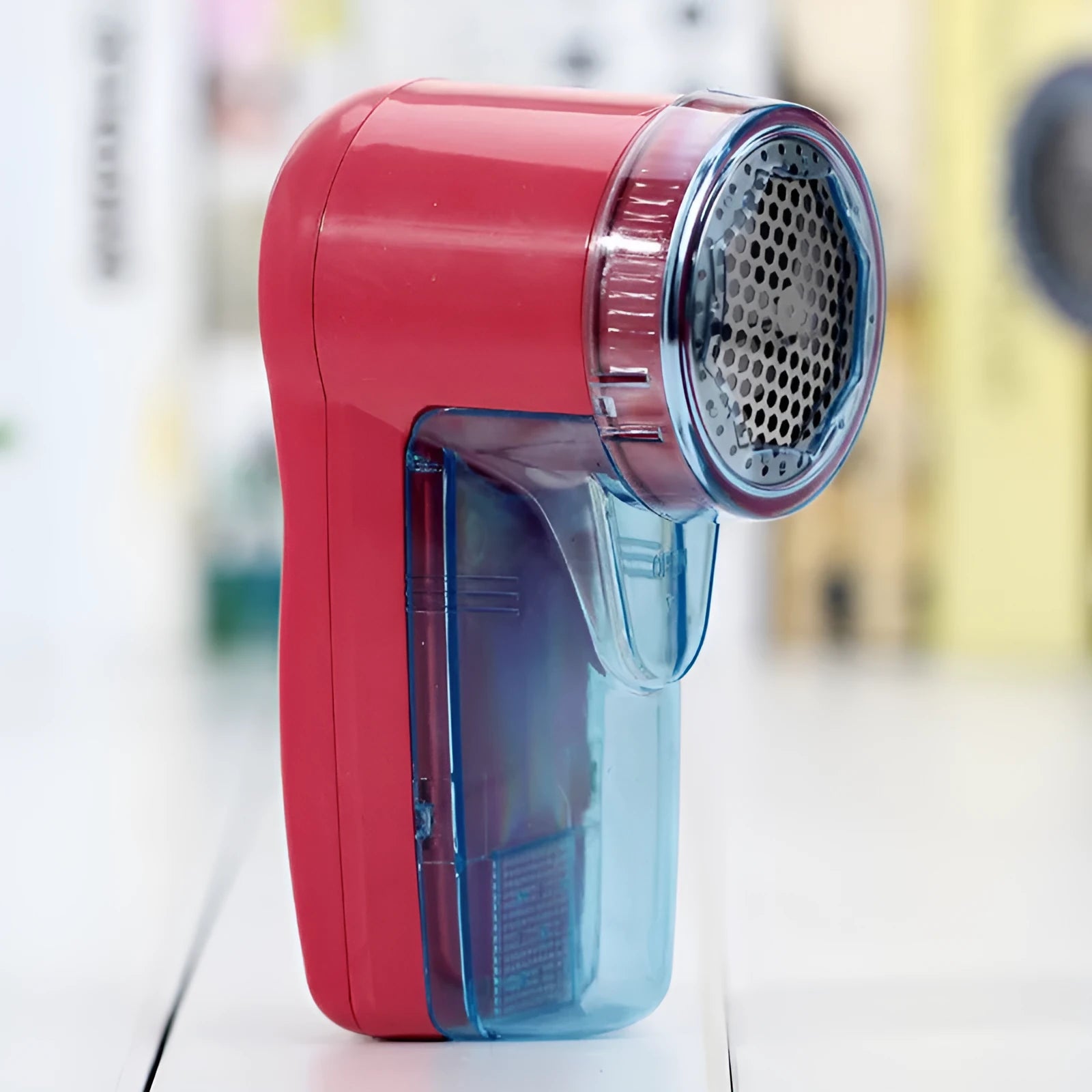 Portable electric lint remover device for clothing and sweaters with compact handheld design