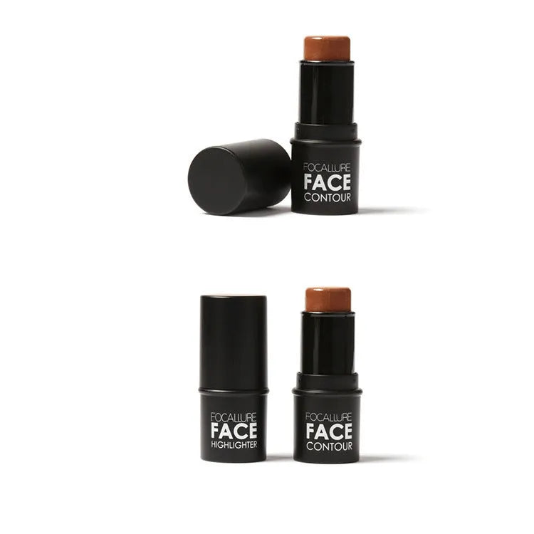 Face contour highlighter compact with four colour pans labelled A, B, C, D.