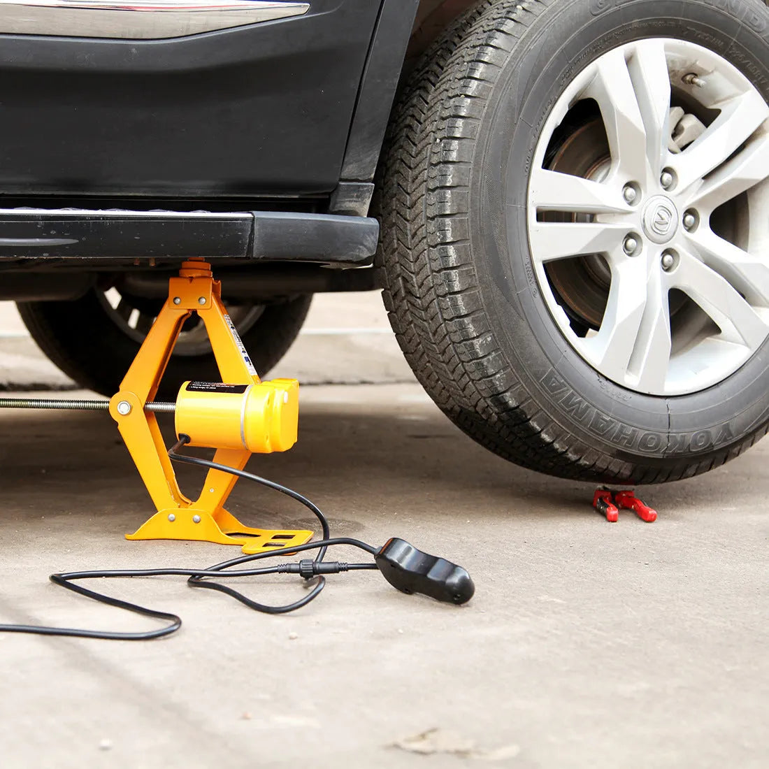 TY002 electric hydraulic car jack kit with a 2-tonne capacity on a grey background.