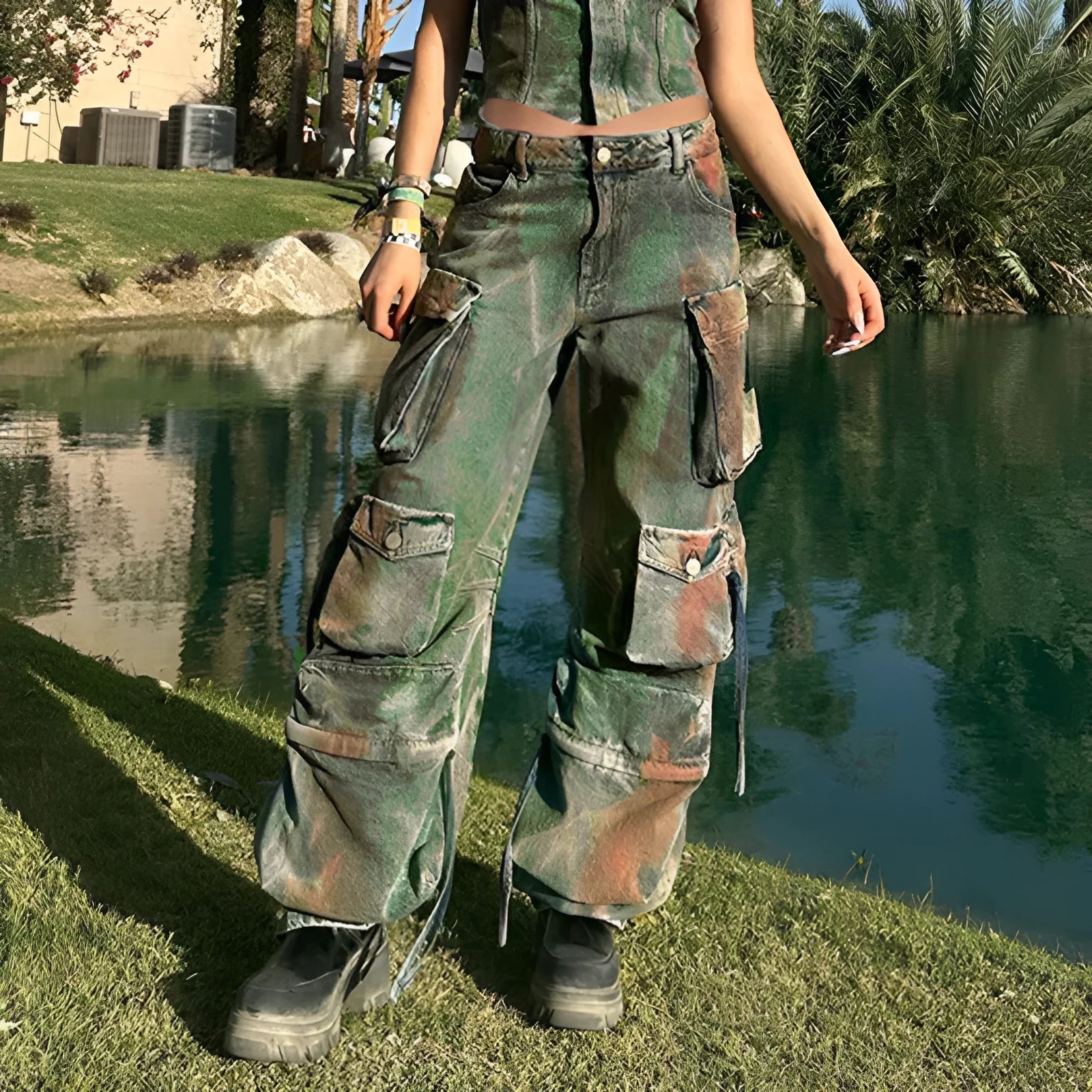 Women's loose cargo denim trousers with gradient colour pockets and street hipster styling