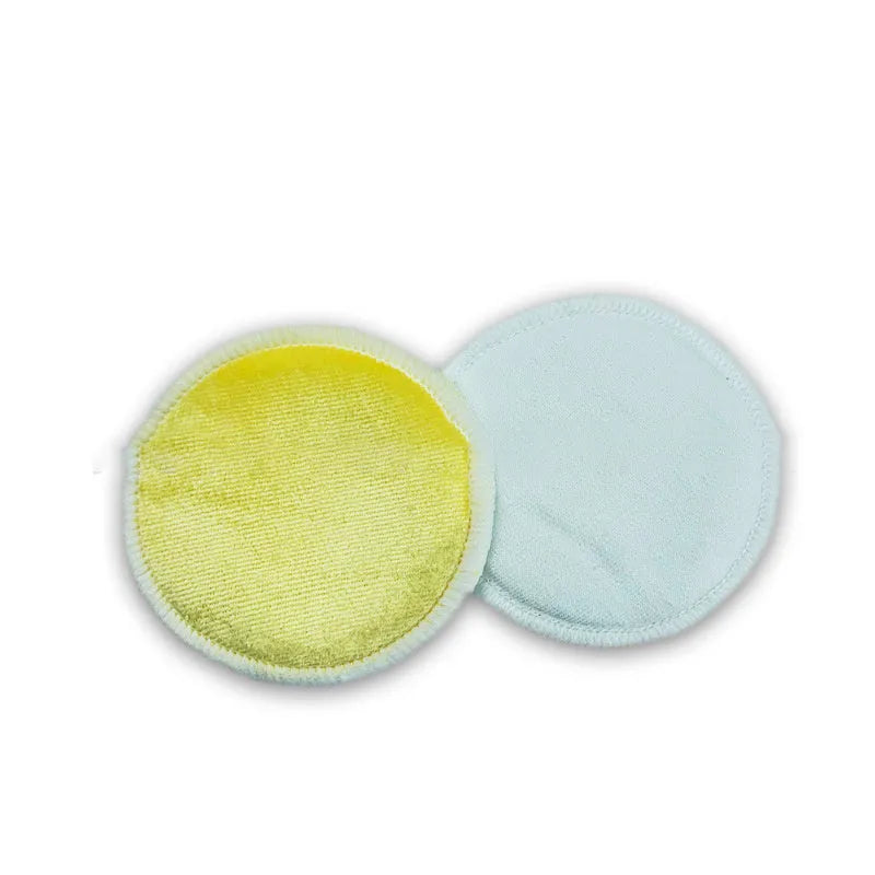 Set of four red and four blue velvet makeup remover pads next to a cotton mesh drawstring bag