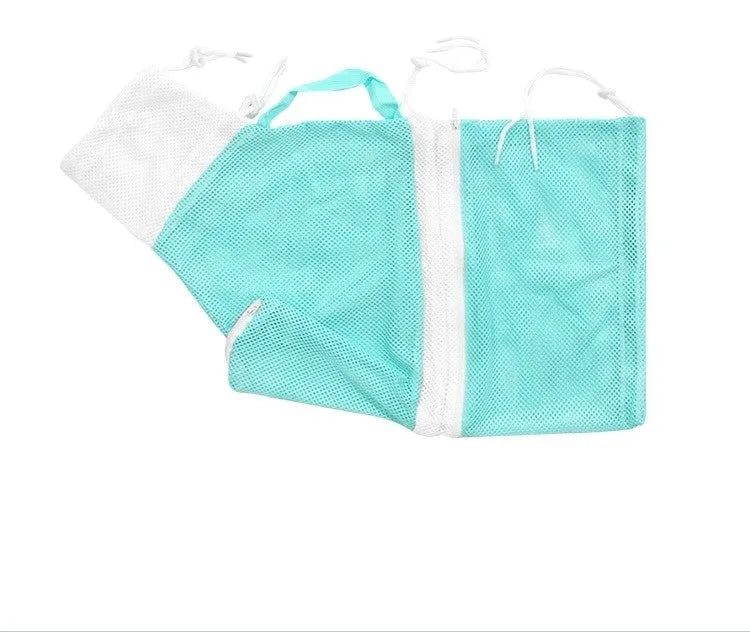 Cat grooming bag with zipper closure and detachable mesh panels for secure pet containment