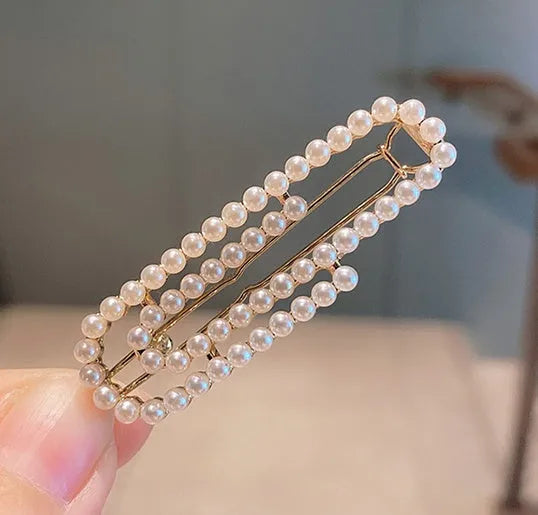 White pearl hair clip set with geometric weaving pattern on metal acrylic base