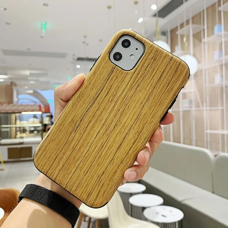 Wooden iPhone case in rosewood, teak and walnut finishes for various iPhone models