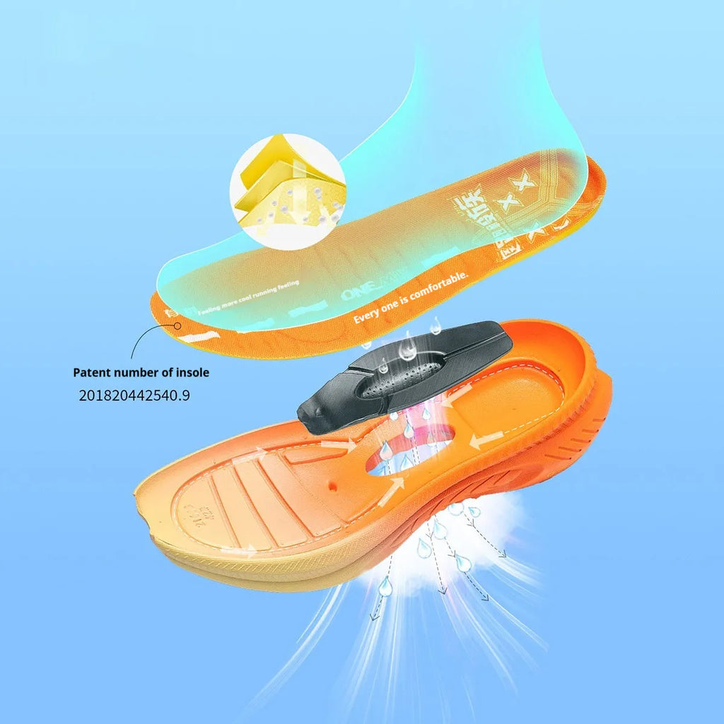 Low-top running shoes in multiple colours with PU mesh upper and rubber sole.