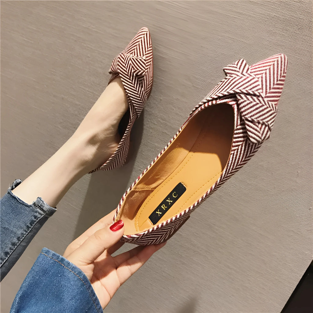 Women's pointed shallow mouth casual shoes in black or red with low flat heel