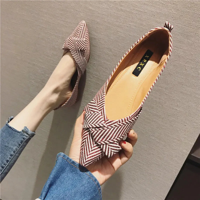 Women's pointed shallow mouth casual shoes in black or red with low flat heel