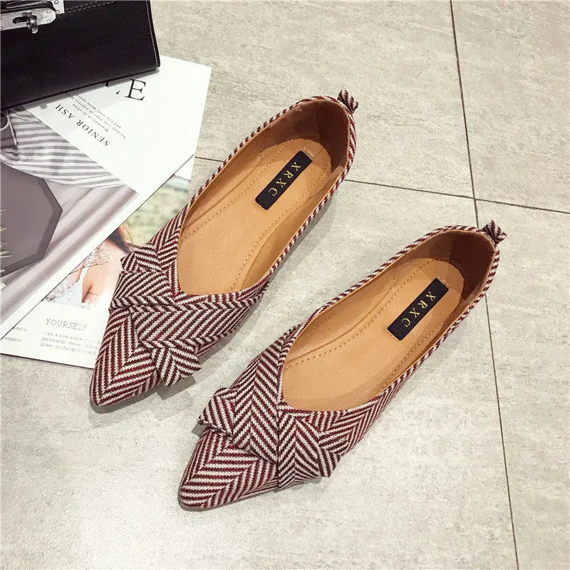 Women's pointed shallow mouth casual shoes in black or red with low flat heel