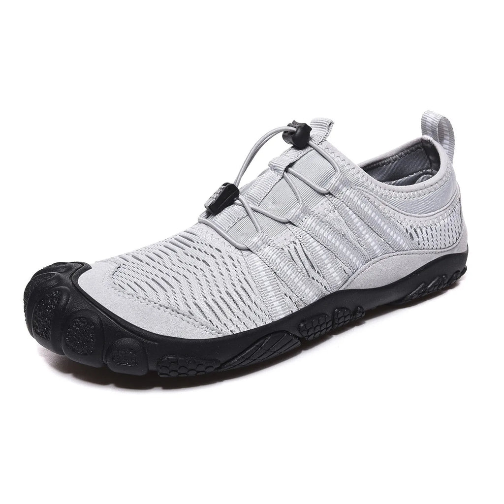 Low-top mesh water shoes with elastic band and rubber sole for river tracing and swimming.