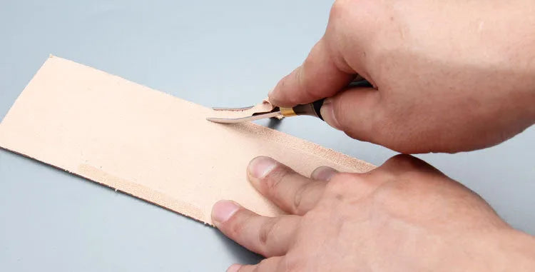 Thinning knife with a wide shovel edge drum shovel blade for section cutting, a leather hand tool.
