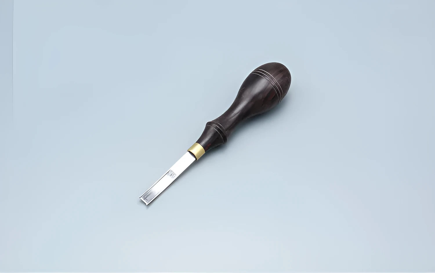 Thinning knife with a wide shovel edge drum shovel blade for section cutting, a leather hand tool.