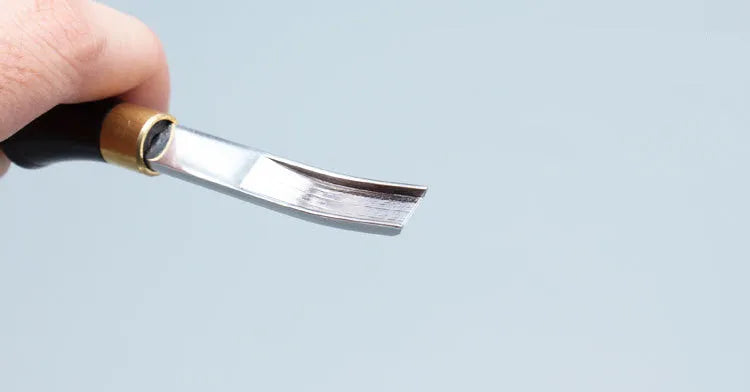 Thinning knife with a wide shovel edge drum shovel blade for section cutting, a leather hand tool.
