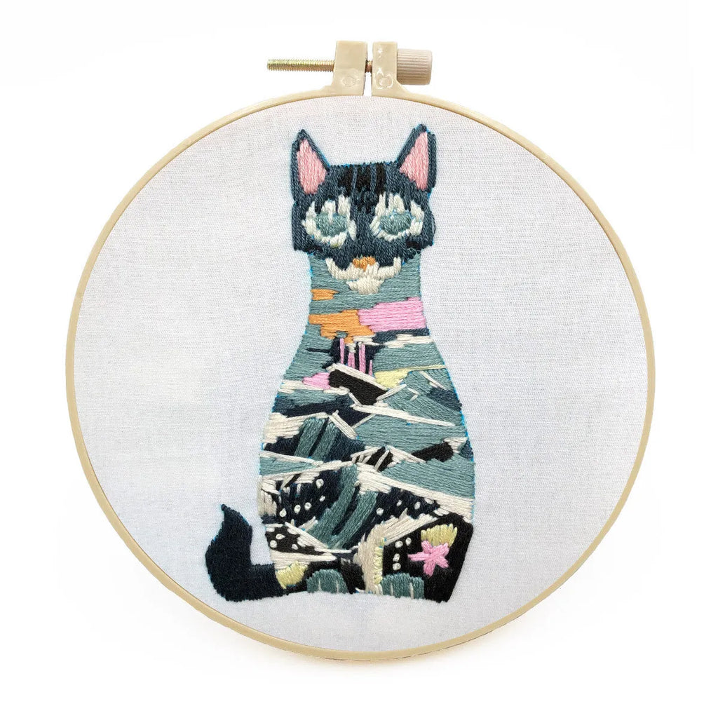 Cat cross stitch embroidery kit for beginners with cotton linen fabric and stretch frame