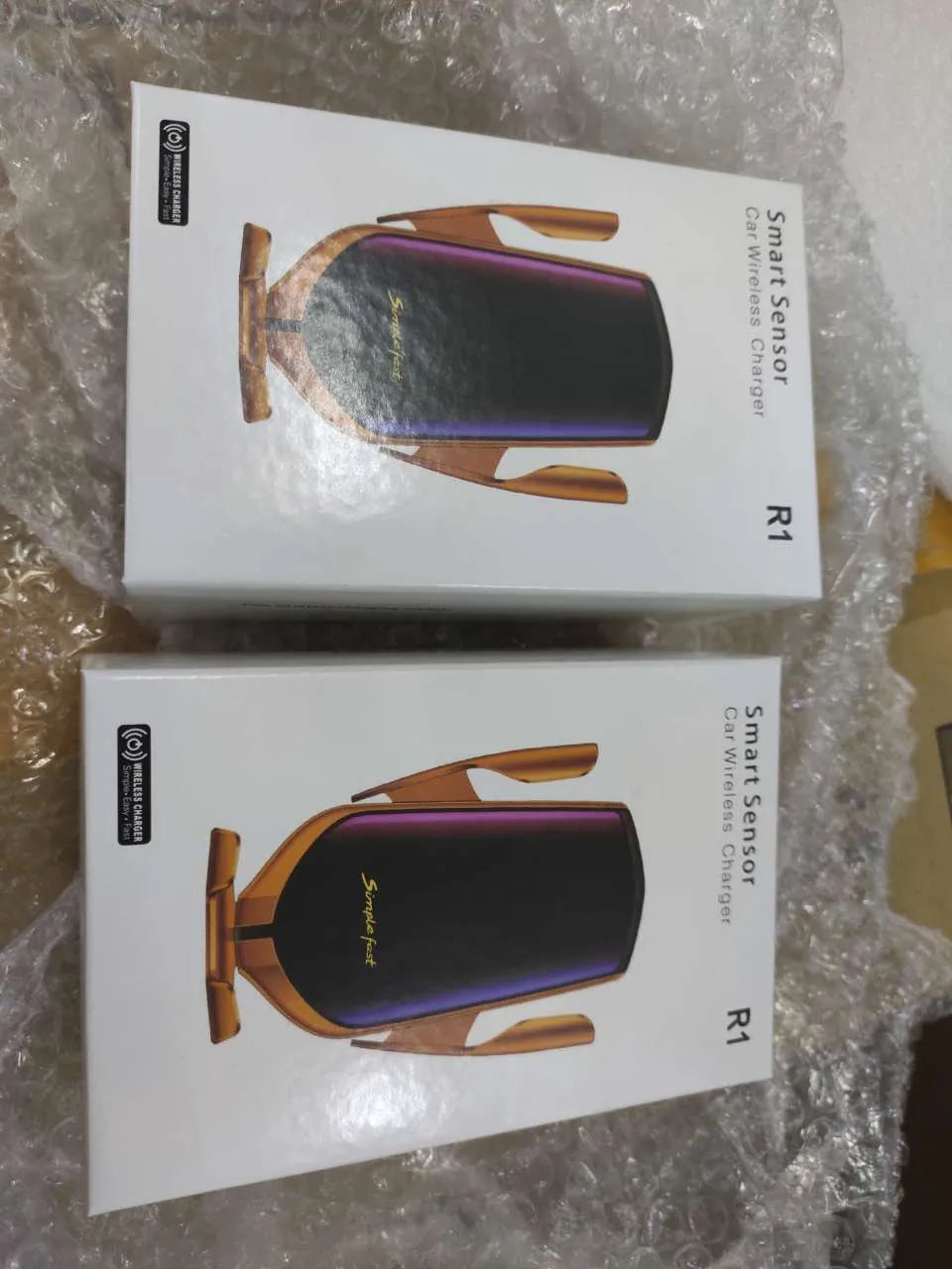 Magic Clip R1 automatic car mobile phone holder with wireless charging in gold or silver colour