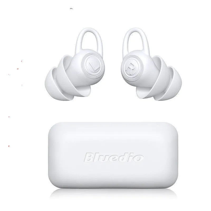 White soft silicone ear plugs for noise reduction with mouldable design