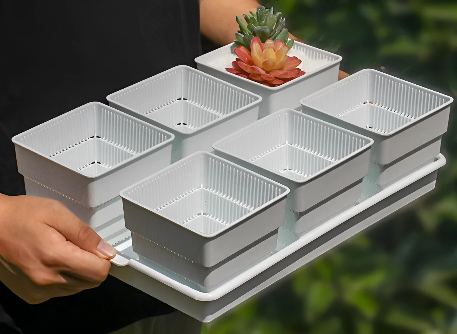 Meishi resin flower pot set with drainage tray in black and white colour options