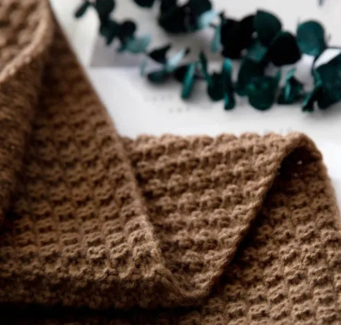 Nordic fringed knit ball blanket in 130×170cm size with acrylic fabric