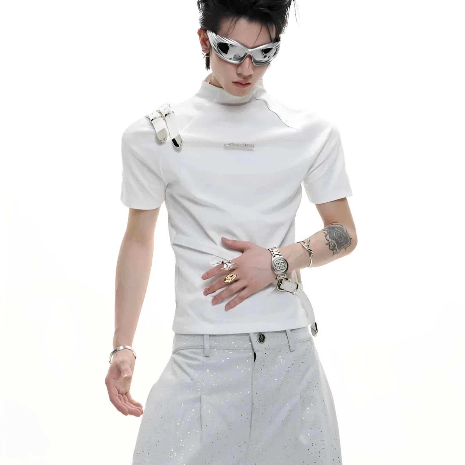 Men's slim fit cotton T-shirt with metal belt collar design in white or black colour