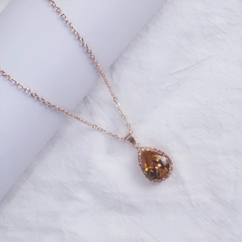 Women's drop shape necklace with rhinestone inlay and geometric design in pink colour option