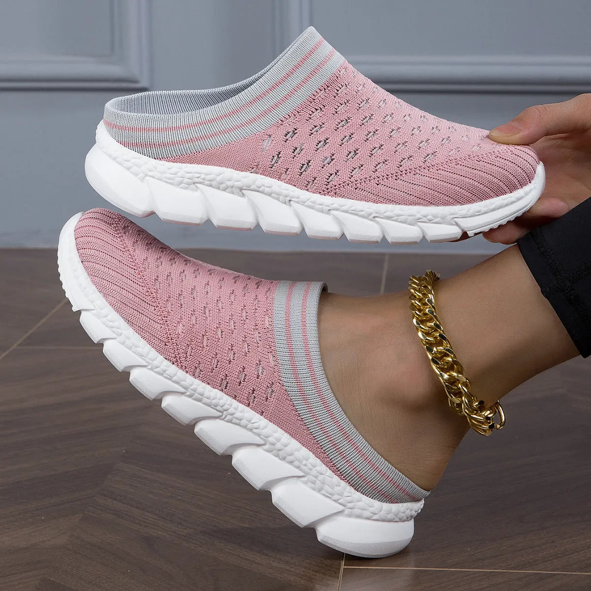 Women's striped Flyknit sports slipper in black with hollowed-out design and height-increasing sole.
