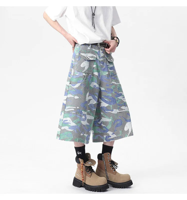 Camouflage pattern cotton denim cropped trousers with straight leg and zipper fly opening