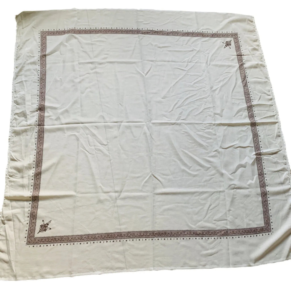 Printed square scarf in coffee colour on adult man, 138x138cm polyester fabric