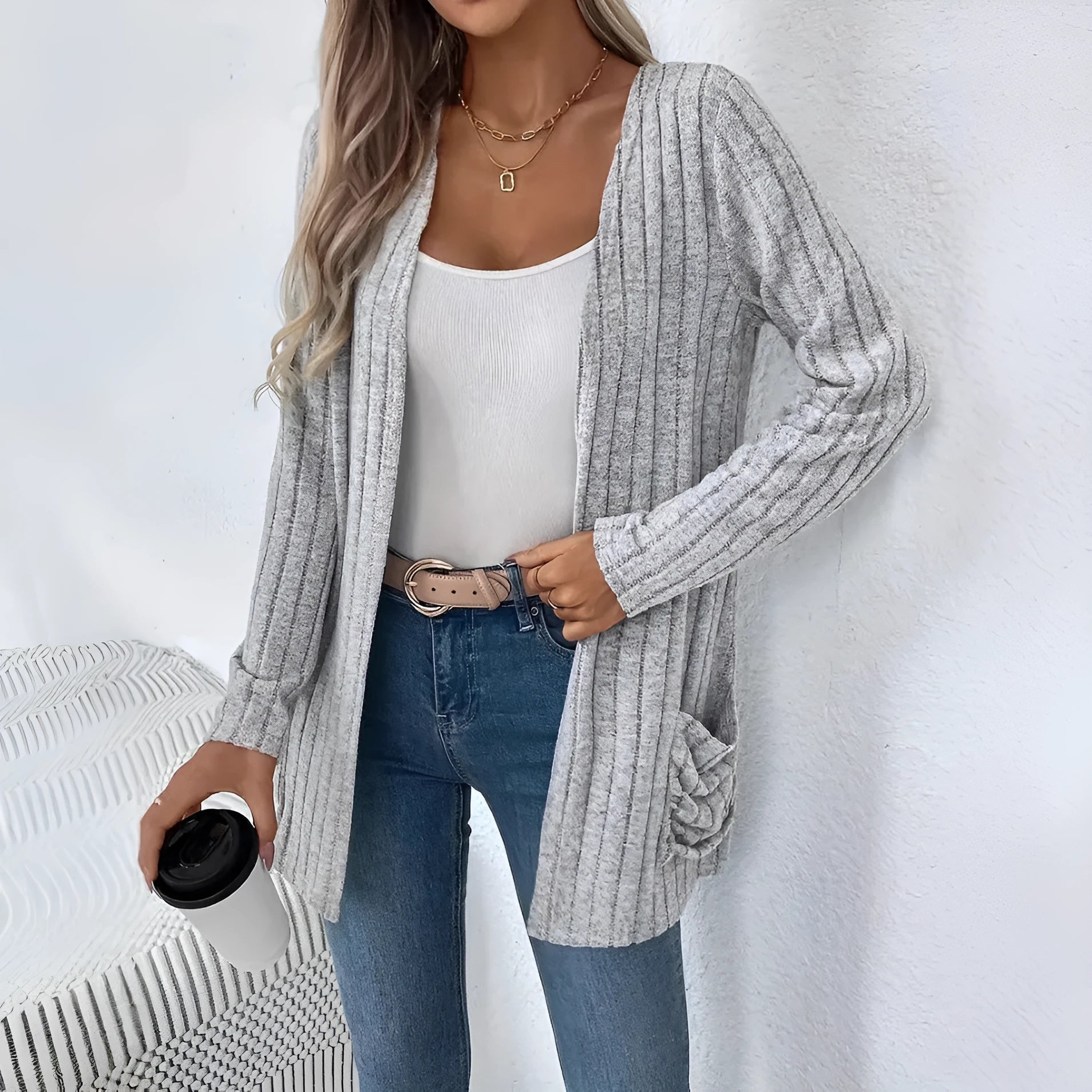 Men's solid colour long sleeve cardigan with front pockets in loose fit polyester knitwear