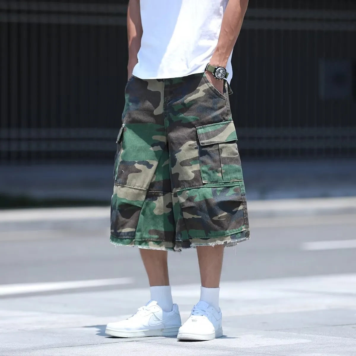 Men's camouflage shorts in American retro workwear style with loose fit and summer design