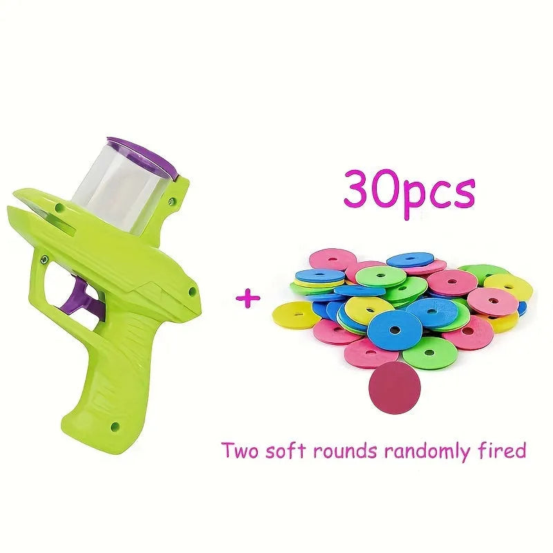 Battery-free interactive cat toy launcher with foam discs in green or purple colour