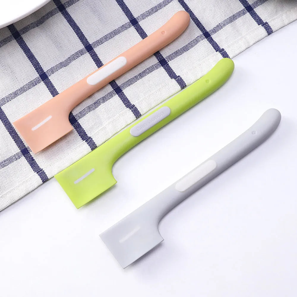 Long-handle pet feeding spoon with right-angle design for cat dog wet food cans in green colour