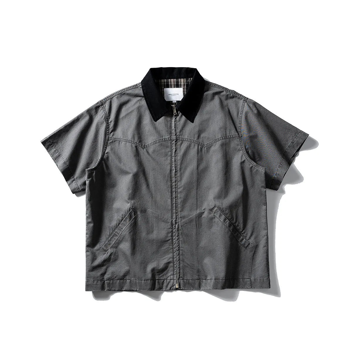 Men's khaki cotton short-sleeve overalls shirt with cardigan front and loose fit