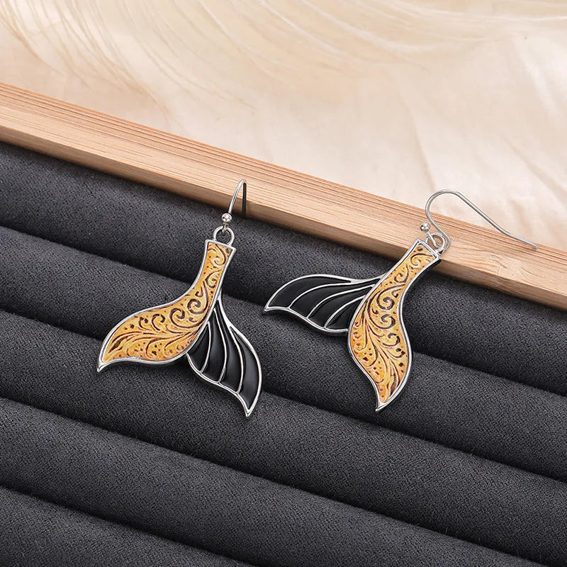 Women's fishtail earrings with whale design in white gold alloy finish