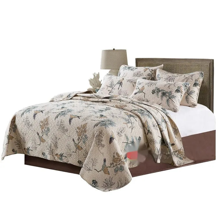 Quilted pure cotton bed cover set with printed pattern including bedspread and two pillowcases