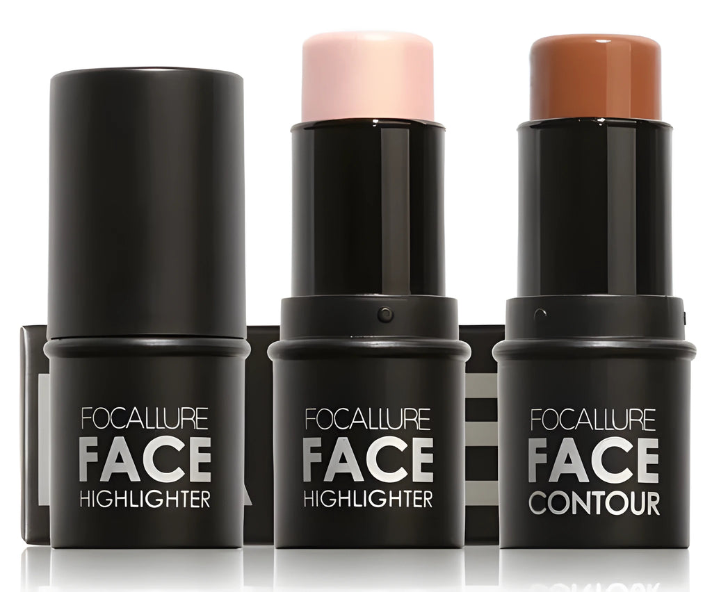 Face contour highlighter compact with four colour pans labelled A, B, C, D.